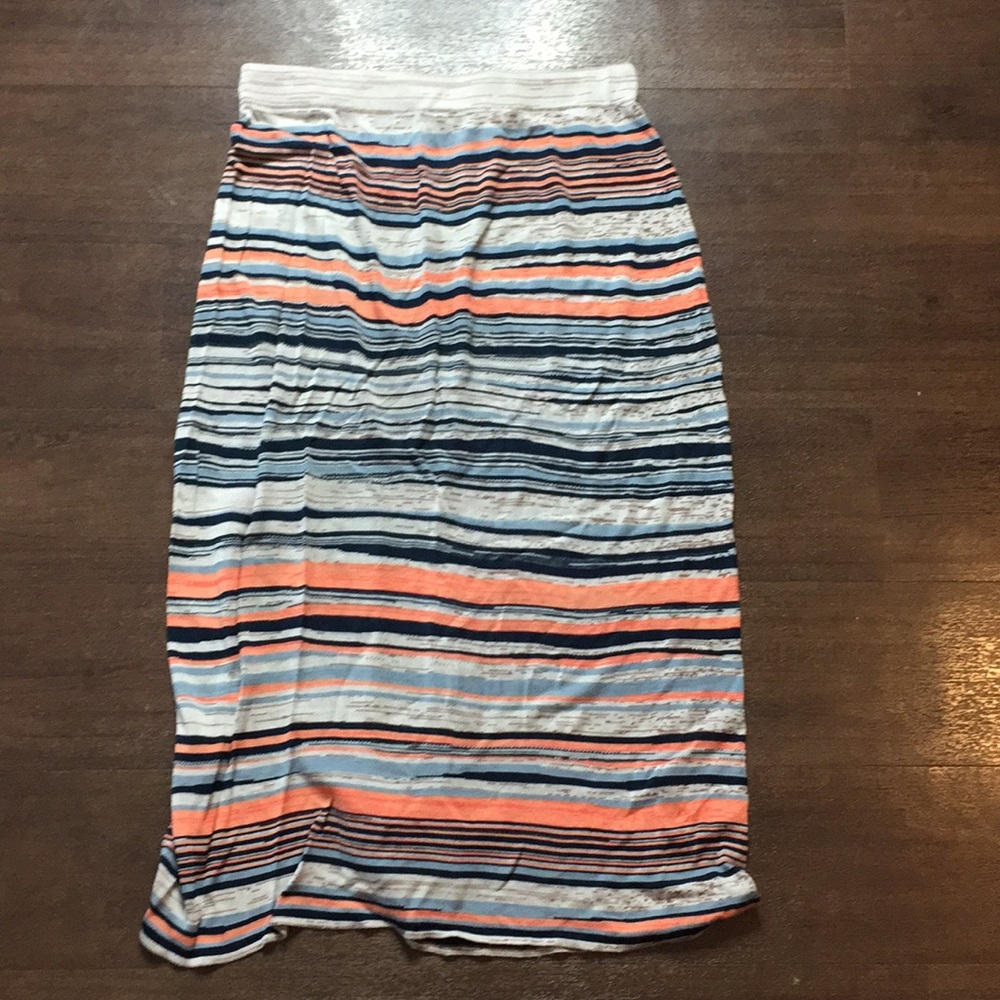 BCBG 3/4 skirt - Picture 3 of 3